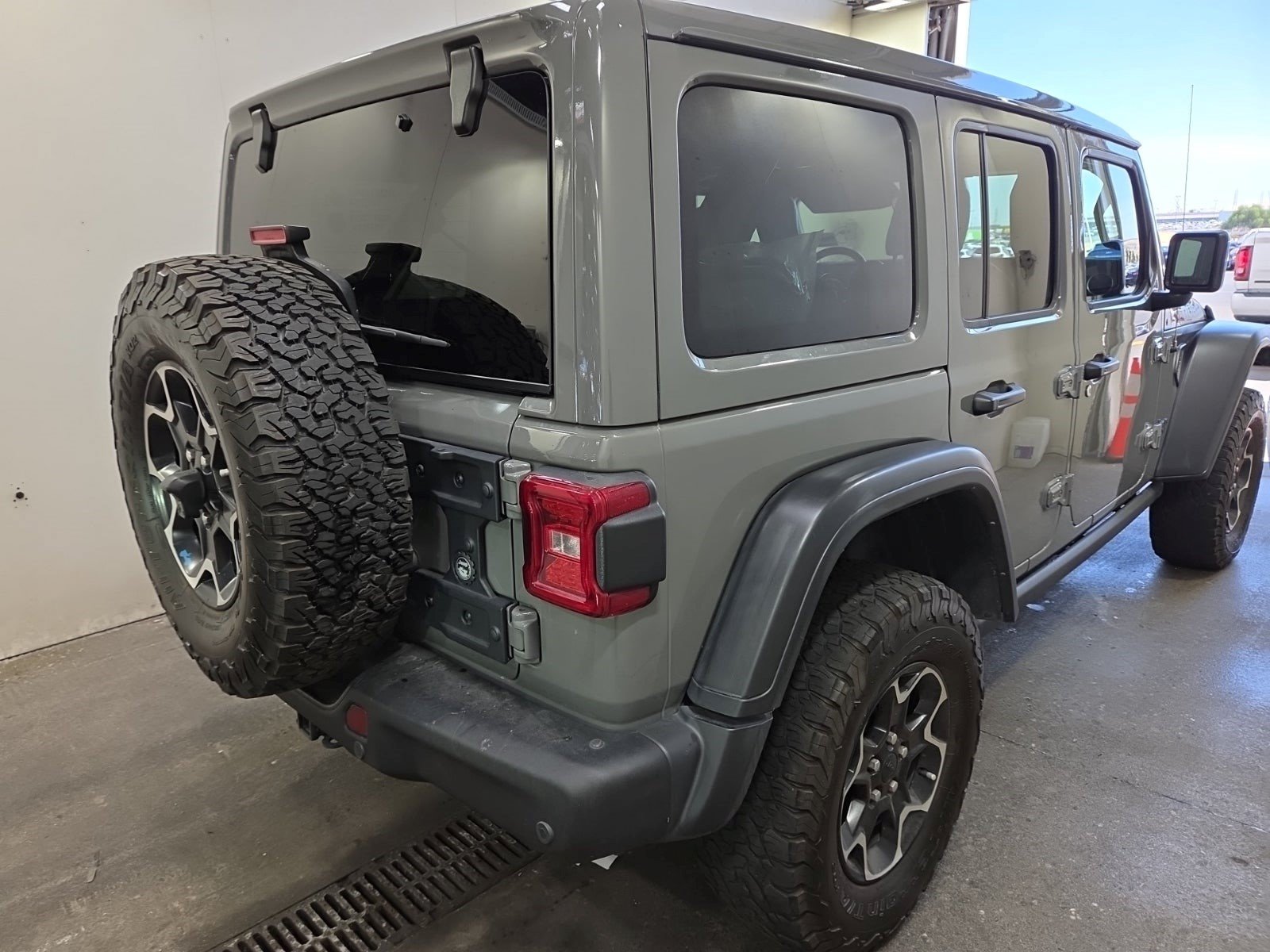 Used 2022 Jeep Wrangler Unlimited Rubicon 4xe w/ Steel Bumper Group AWD/4WD image 6