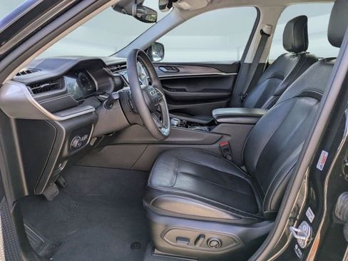 Used 2023 Jeep Grand Cherokee Limited w/ Black Appearance Package image 21