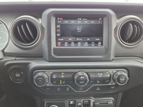 Used 2021 Jeep Wrangler Unlimited Sport image 12