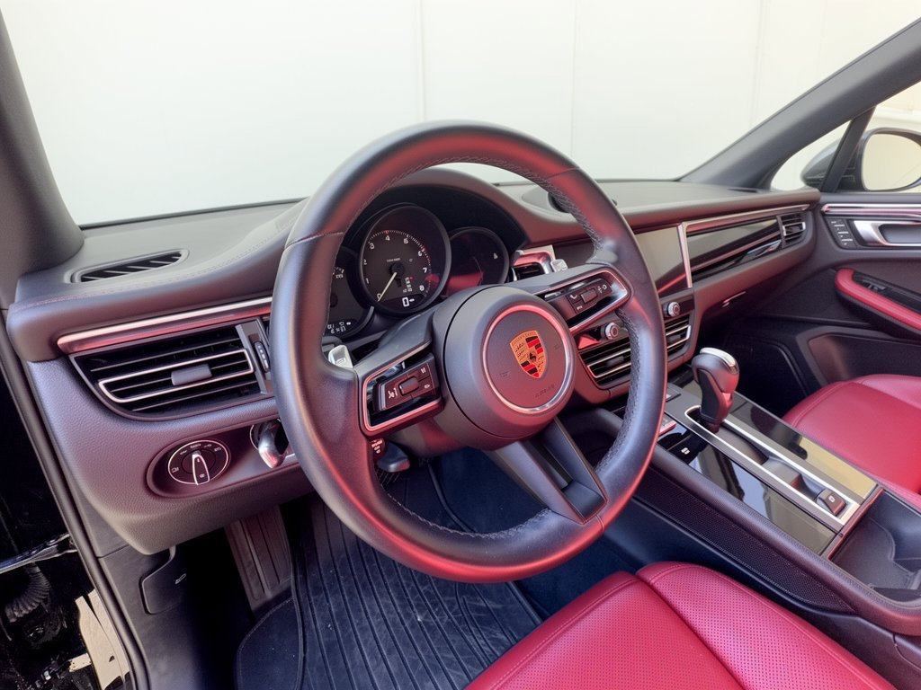 Used 2023 Porsche Macan AWD/4WD image 4