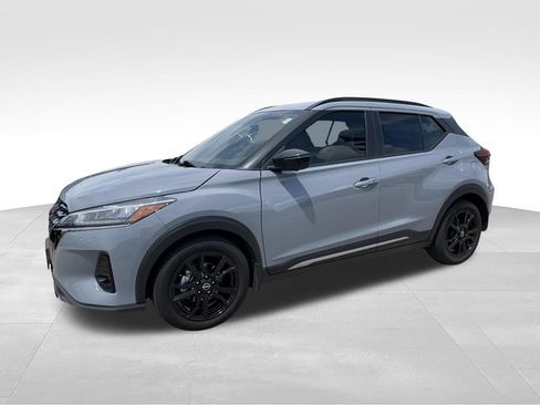 Used 2024 Nissan Kicks SR w/ SR Premium Package FWD image 5