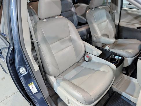 Used 2017 Toyota Sienna FWD image 33