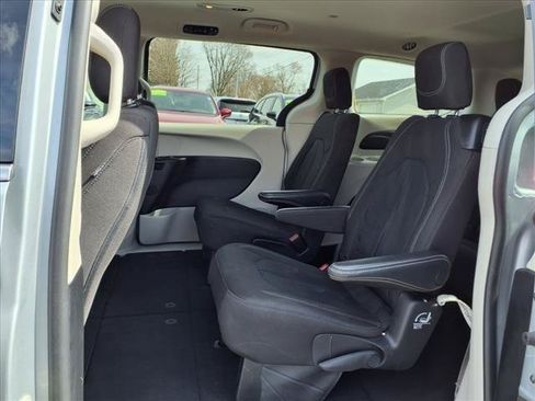 Used 2023 Chrysler Voyager LX FWD image 13
