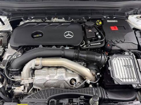 Used 2024 Mercedes-Benz GLB 250 image 35