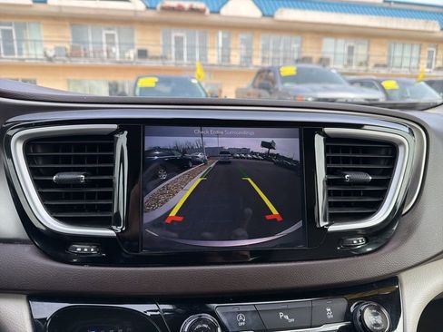 Used 2018 Chrysler Pacifica Touring-L w/ Premium Audio Group image 26