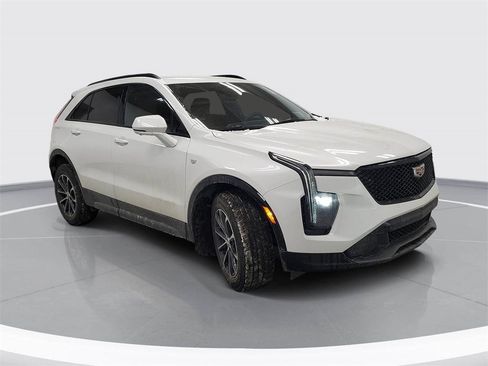Used 2024 Cadillac XT4 Sport image 2