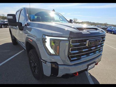 Used 2025 GMC Sierra 2500 AT4 w/ AT4 Premium Plus Package image 4