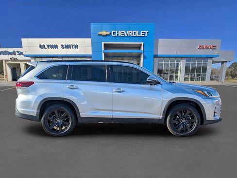 Used 2019 Toyota Highlander SE image 7