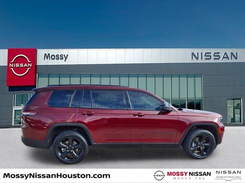 Used 2024 Jeep Grand Cherokee L Altitude image 8