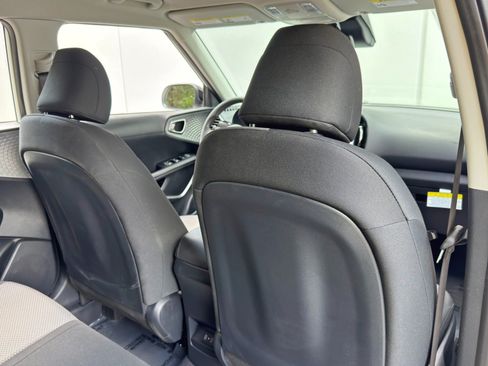 Used 2025 Kia Soul S FWD image 33