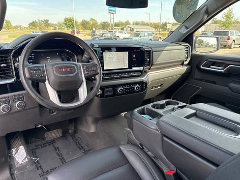 Used 2025 GMC Sierra 1500 SLT image 8