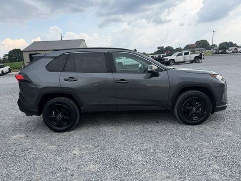 Used 2020 Toyota RAV4 XLE FWD image 4