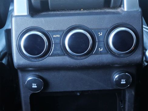 Used 2018 Land Rover Discovery HSE image 13