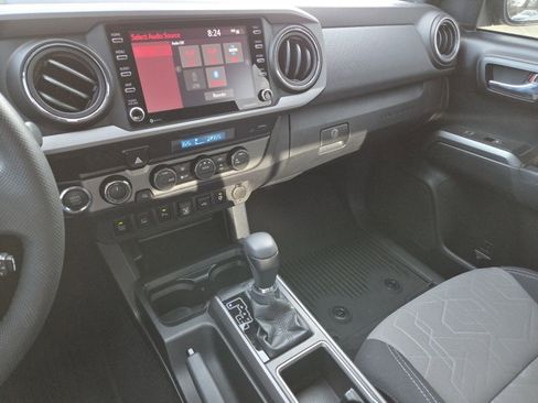 Used 2022 Toyota Tacoma TRD Sport w/ Technology Package image 31