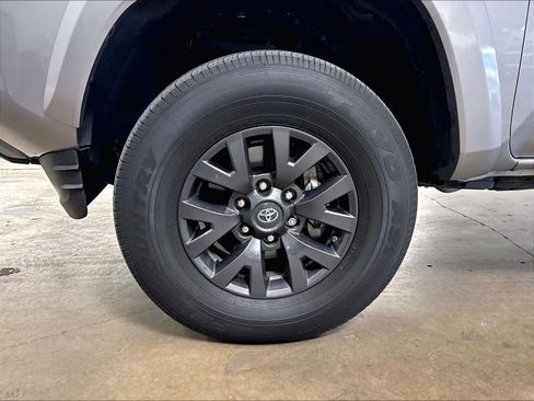Used 2021 Toyota Tacoma SR5 RWD image 11