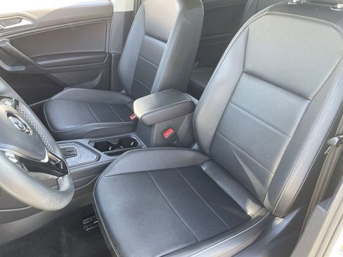 Used 2021 Volkswagen Tiguan SE w/ Panoramic Sunroof Package image 19