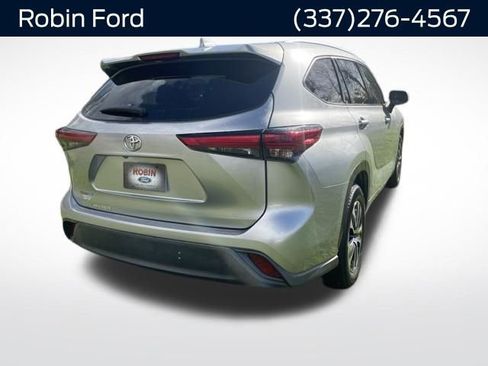 Used 2021 Toyota Highlander XLE FWD image 5