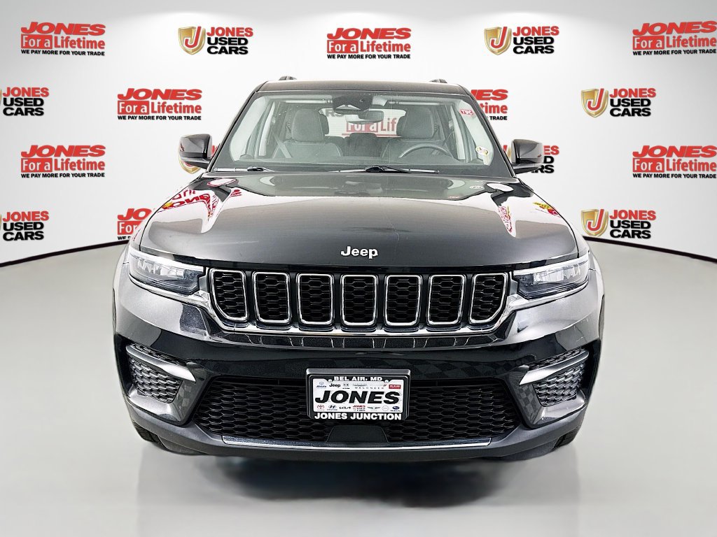 Used 2023 Jeep Grand Cherokee Laredo AWD/4WD image 10