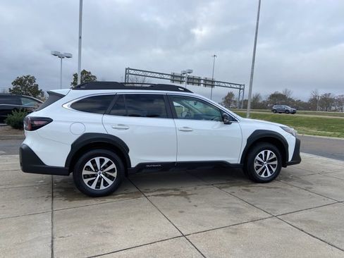 Used 2023 Subaru Outback Premium image 11