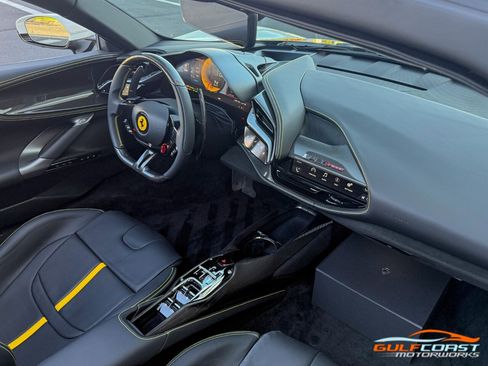 Used 2024 Ferrari SF90 Spider image 31