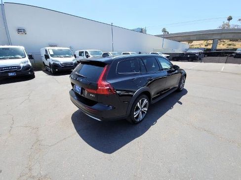 Used 2025 Volvo V60 B5 Cross Country Plus AWD/4WD image 8
