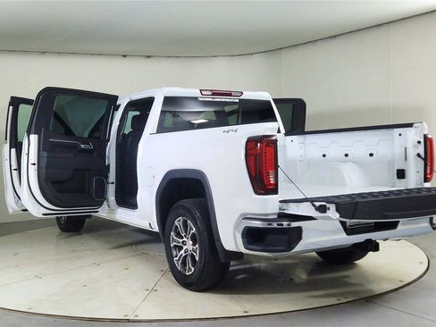 Used 2025 GMC Sierra 1500 SLT image 11