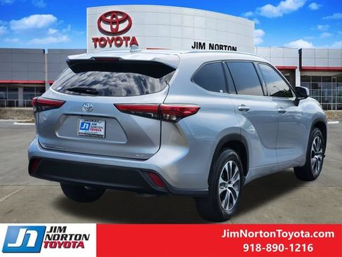 Used 2020 Toyota Highlander XLE FWD image 5