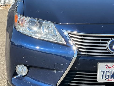 Used 2014 Lexus ES 300h w/ Premium Package w/Bamboo Trim FWD image 17