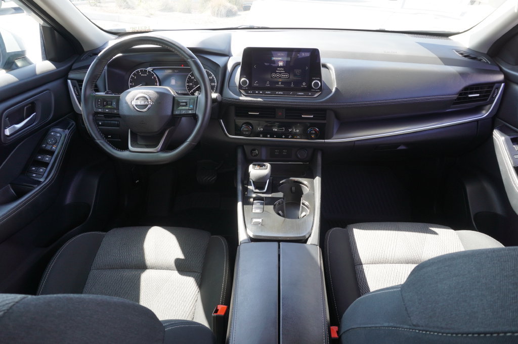 Certified 2025 Nissan Rogue SV FWD image 11