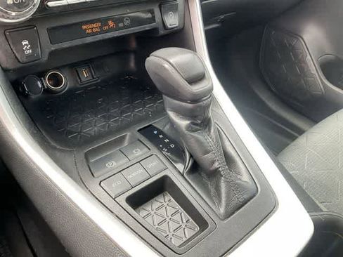 Used 2022 Toyota RAV4 XLE w/ Convenience Package FWD image 24