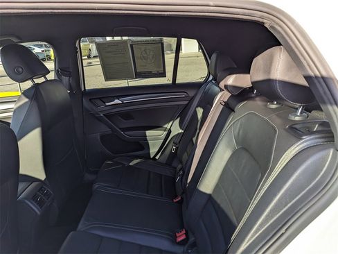 Used 2017 Volkswagen Golf R 4-Door image 18