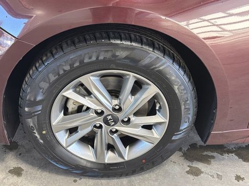 Used 2019 Kia Optima LX image 6