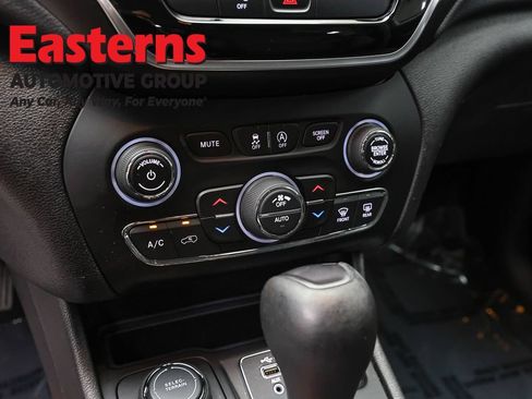 Used 2020 Jeep Cherokee Limited AWD/4WD image 20