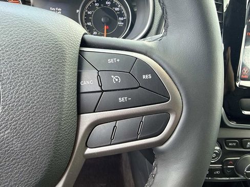 Used 2019 Jeep Cherokee Limited FWD image 28