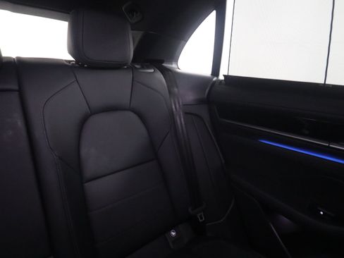 Used 2025 Porsche Macan 4 Electric AWD/4WD image 17