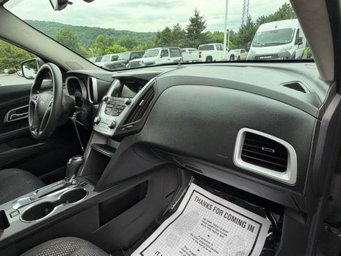 Used 2017 Chevrolet Equinox LS FWD image 34