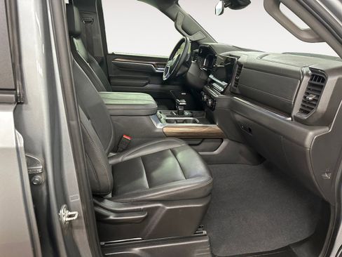 Used 2025 Chevrolet Silverado 1500 LT Trail Boss w/ Convenience Package II AWD/4WD image 15