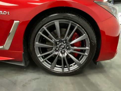 Used 2017 INFINITI Q60 Red Sport 400 image 16