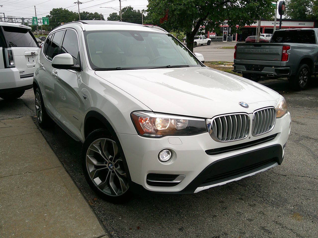 Used 2017 BMW X3 xDrive28i AWD/4WD image 4