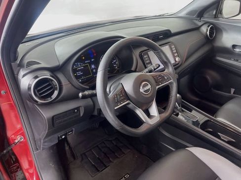 Used 2022 Nissan Kicks SR w/ Premium Package FWD image 10