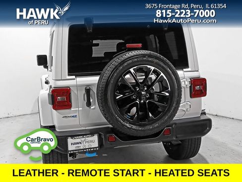Used 2022 Jeep Wrangler Unlimited Sahara AWD/4WD image 5