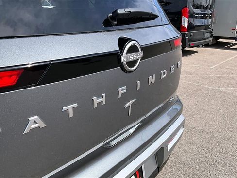 Used 2024 Nissan Pathfinder SL image 30