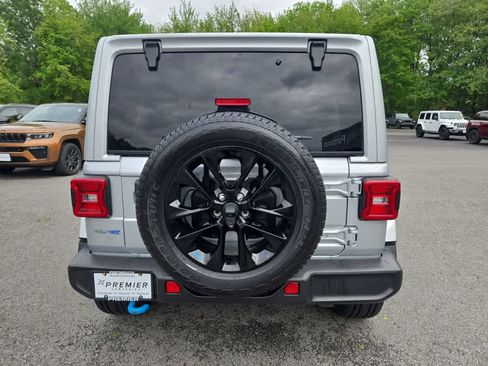 Used 2023 Jeep Wrangler Sahara w/ Cold Weather Group AWD/4WD image 5