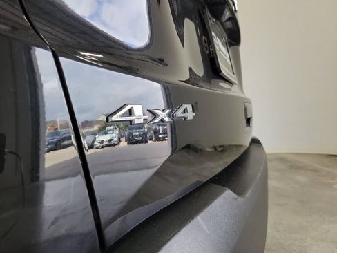 Used 2023 Jeep Renegade Latitude AWD/4WD image 8