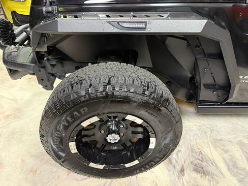 Used 2018 Jeep Wrangler Unlimited Rubicon w/ Dual Top Group AWD/4WD image 31