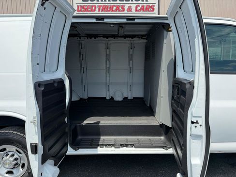 Used 2022 Chevrolet Express 2500 w/ Driver Convenience Package RWD image 16