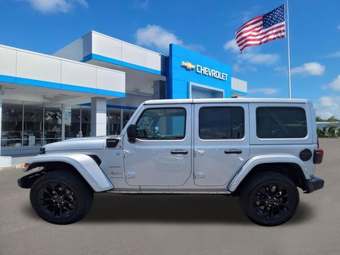 Used 2024 Jeep Wrangler Unlimited Sahara AWD/4WD image 6
