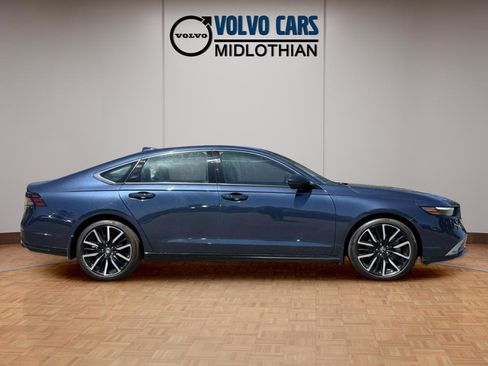 Used 2025 Honda Accord Touring image 18