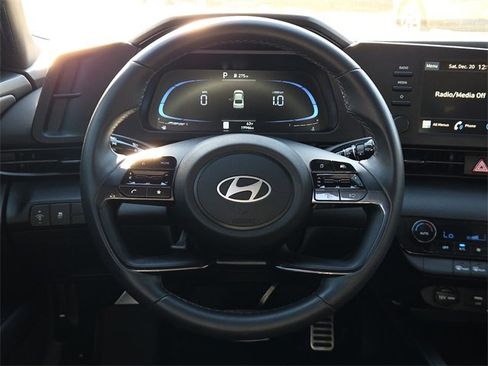 Certified 2025 Hyundai Elantra Sport image 13