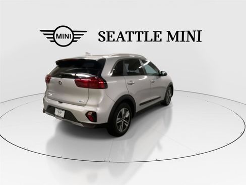 Used 2020 Kia Niro EX FWD image 11